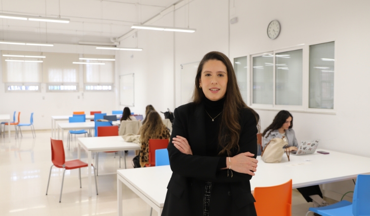 Ana García, beca de investigación Manuel de Oya 2024: “Creía que trabajar en investigación era bastante inaccesible, pero Loyola da muchas facilidades y recursos”